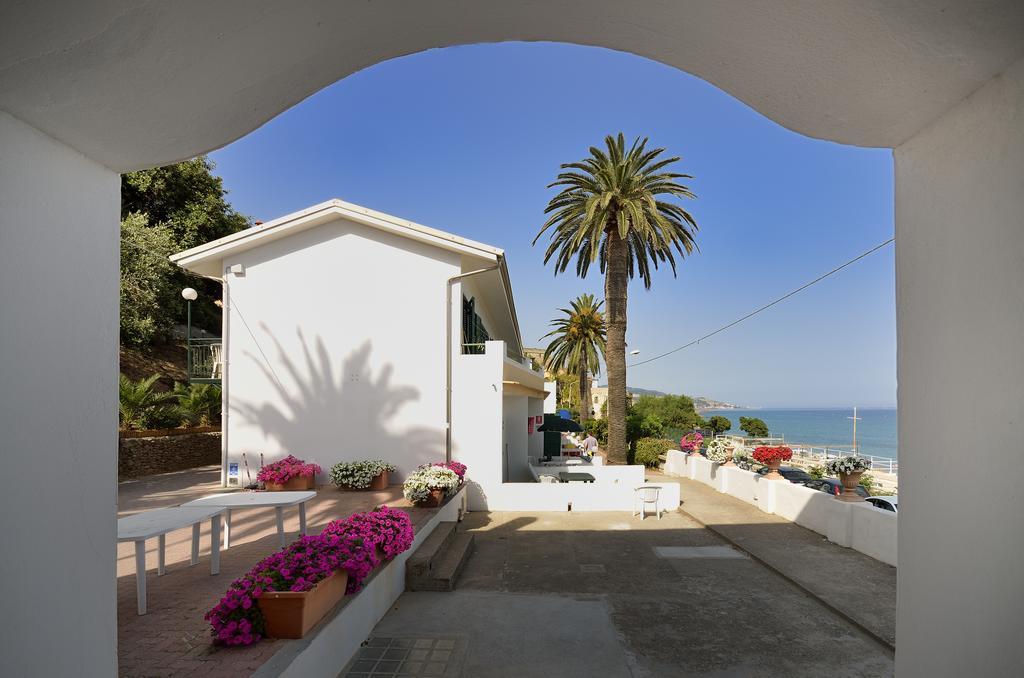 Blue Beach Bussana Nuova Exterior photo