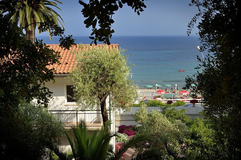 Blue Beach Bussana Nuova Exterior photo