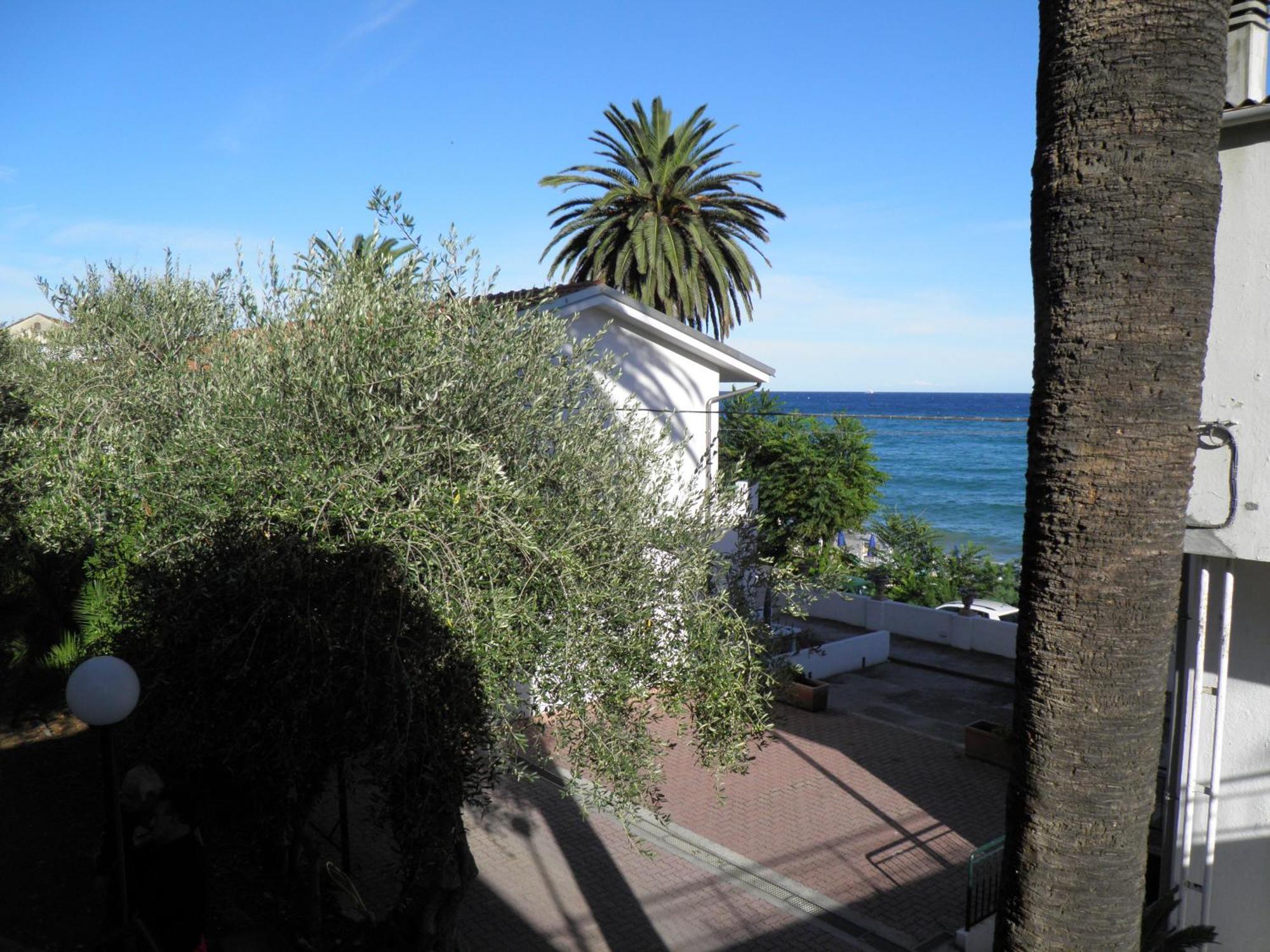 Blue Beach Bussana Nuova Exterior photo