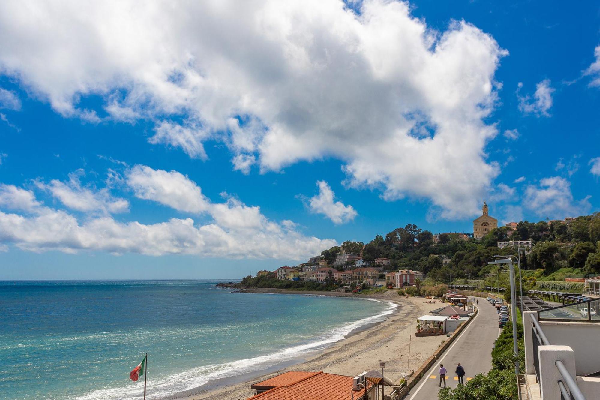 Blue Beach Bussana Nuova Exterior photo