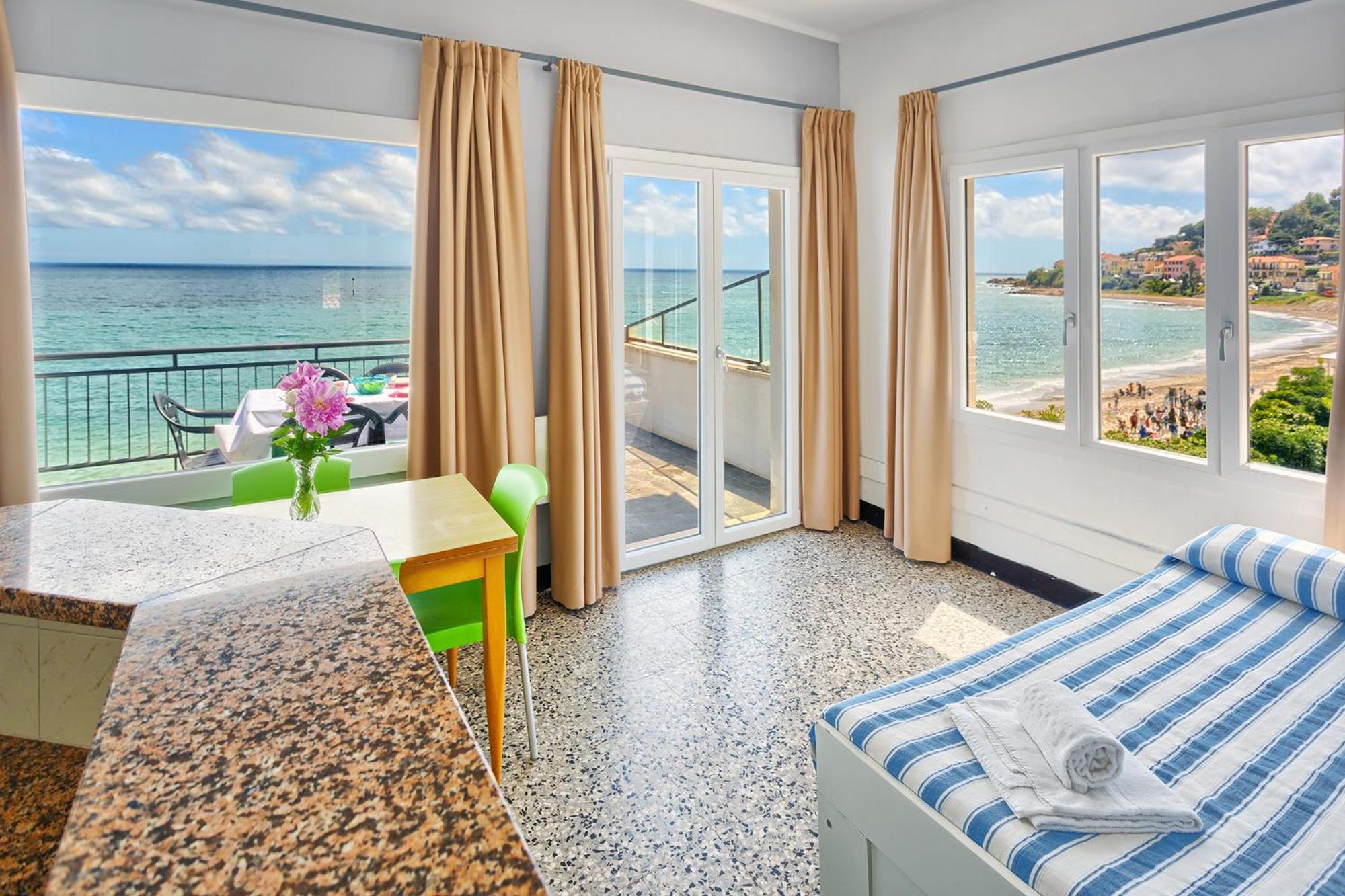 Blue Beach Bussana Nuova Exterior photo