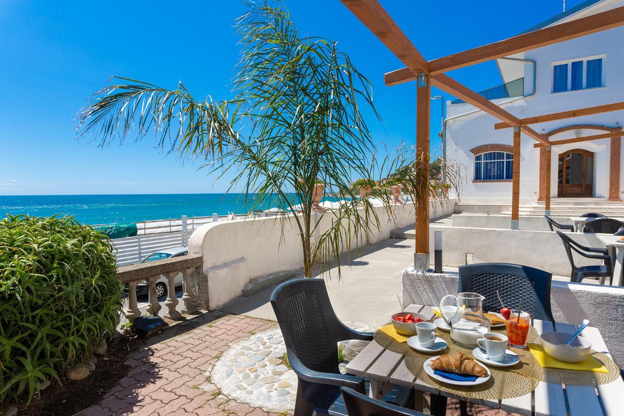 Blue Beach Bussana Nuova Exterior photo